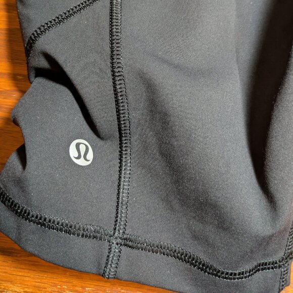 Lululemon black biker shorts Women's Sz 6 - Picture 8 of 12